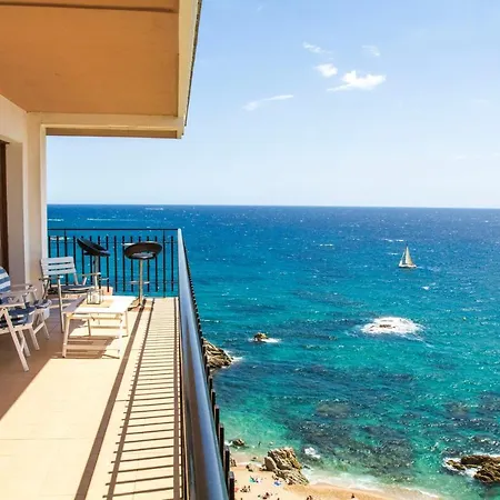 Spacious Seafront Apartmán