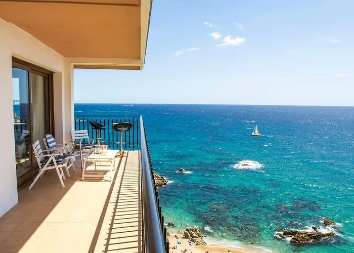 Spacious Seafront Daire