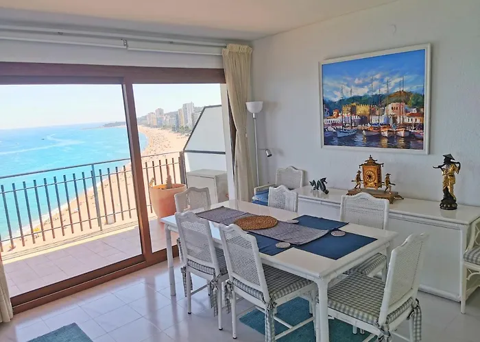Spacious Seafront Daire *