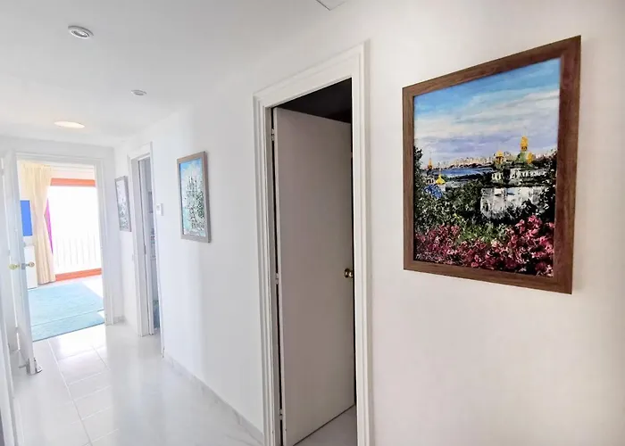 Spacious Seafront Daire