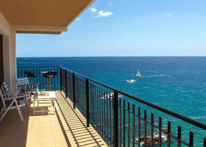 Daire Spacious Seafront *