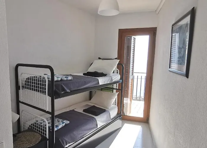 Spacious Seafront Daire *