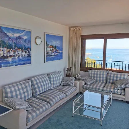 Spacious Seafront Apartment *