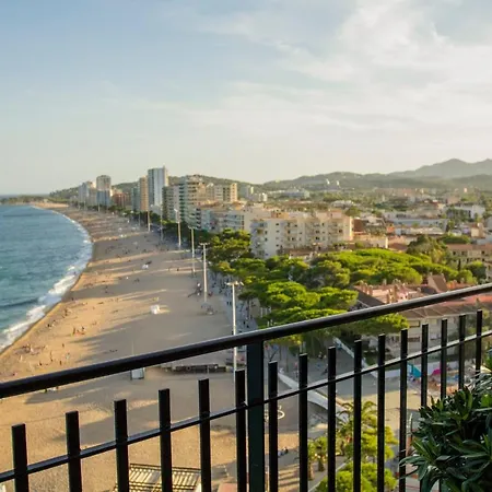 Spacious Seafront Apartment